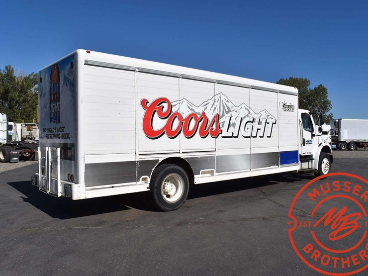 2007-freightliner-m2-106-image-9
