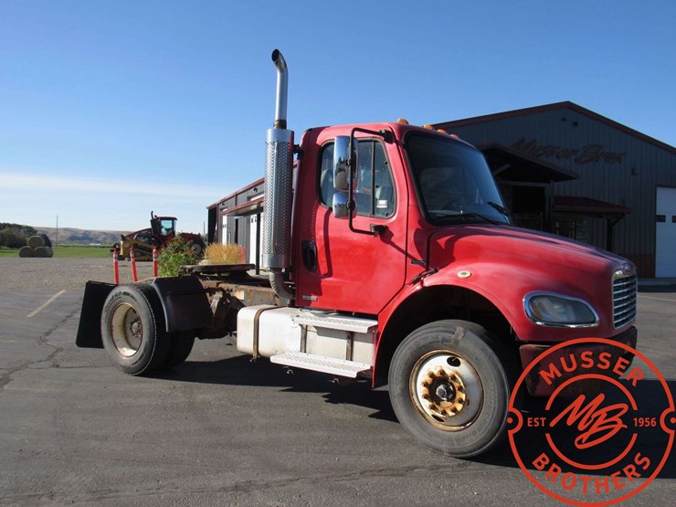 2003-freightliner-fl70-image-2