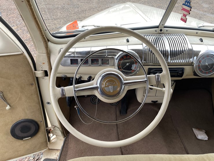 #9353-•-1946-ford-deluxe-sedan-(has-mn-title)-(princeton,-mn)-image-19