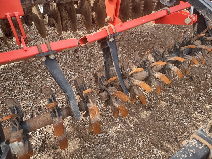 #2448-•-2015-kuhn-excelerator-8000-vertical-till-image-26