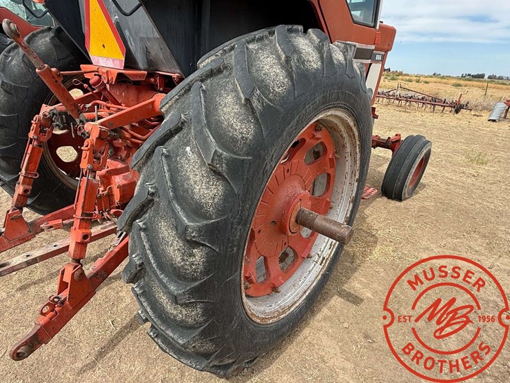 1978-international-886-tractor-image-13