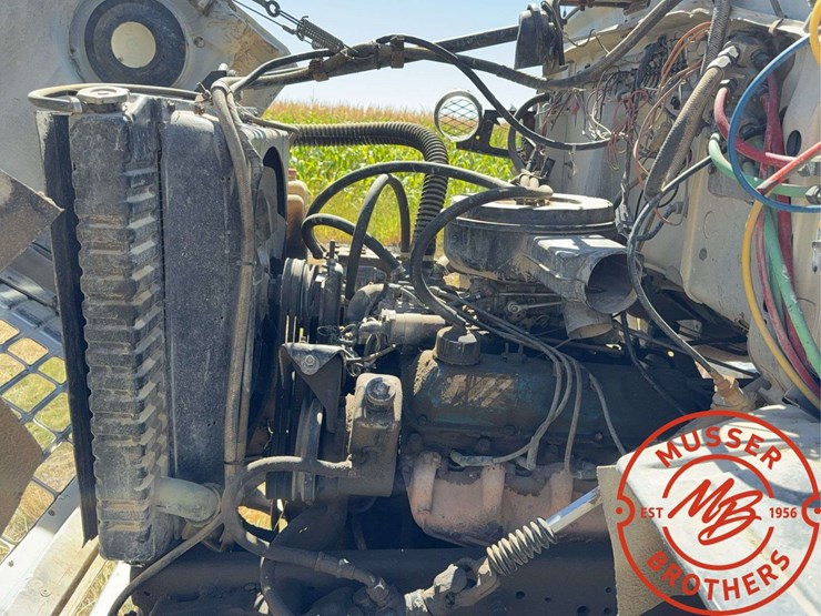 1980-ford-800-image-25