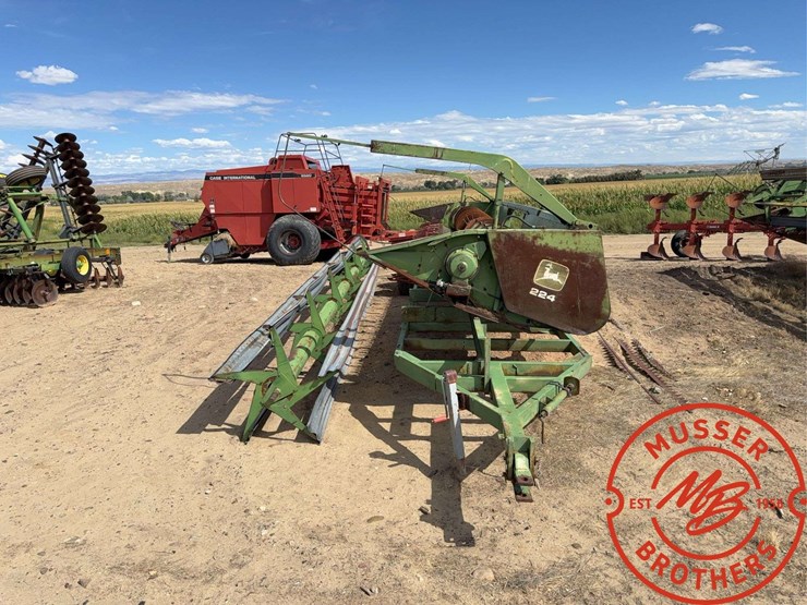 john-deere-224-image-2