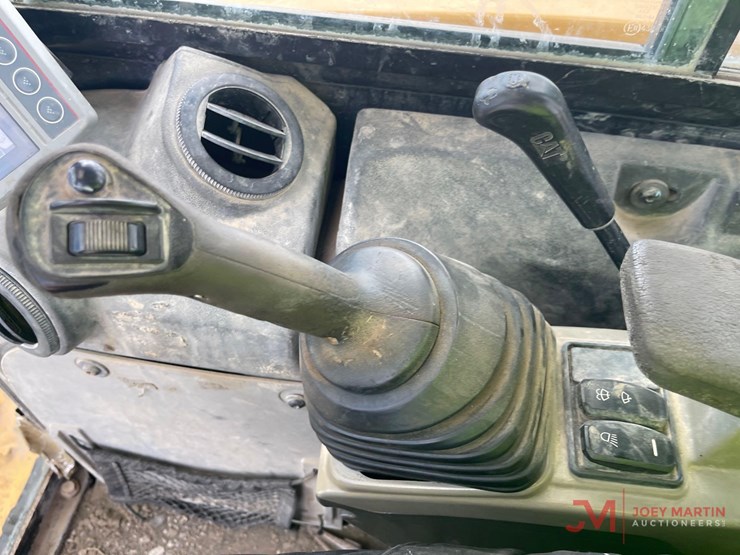 2018-cat-305.5e-2-cr-mini-excavator-image-23