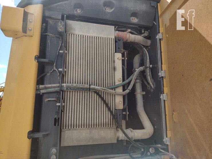 2019-deere-744kii-image-31