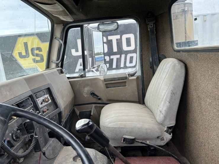1992-international-8100-image-19