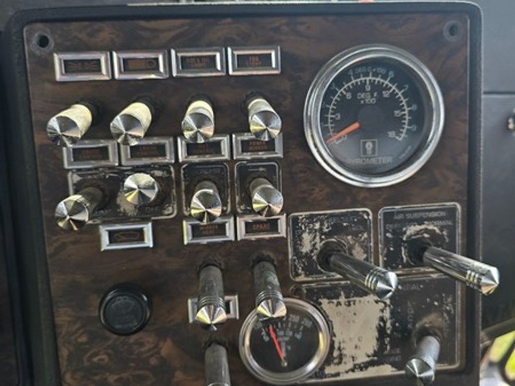 1996-kenworth-t800b-image-33