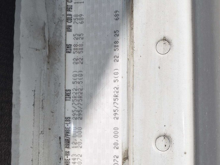 2006-freightliner-columbia-120-image-58