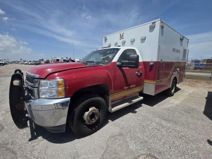 2011-chevrolet-3500-image-1