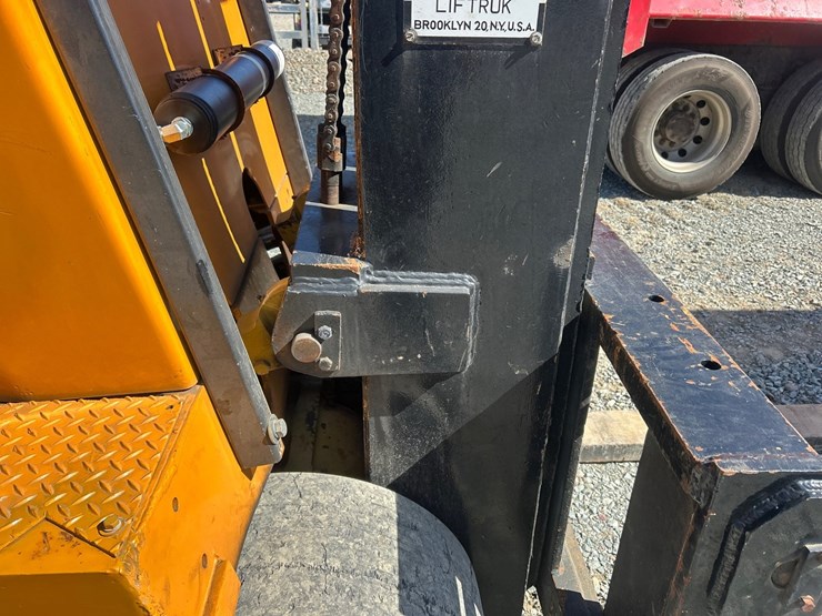 #5628-•-forklift-image-16