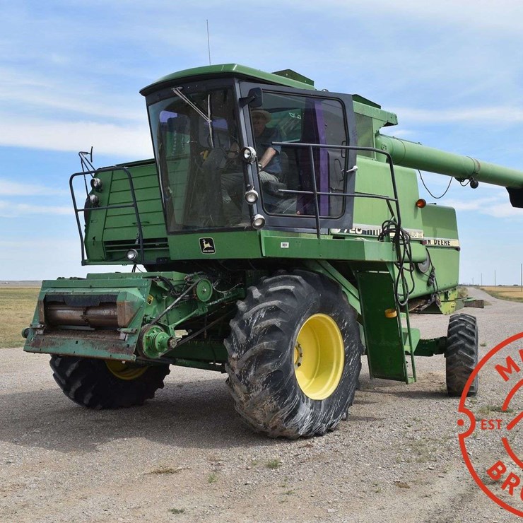 JOHN DEERE 7200