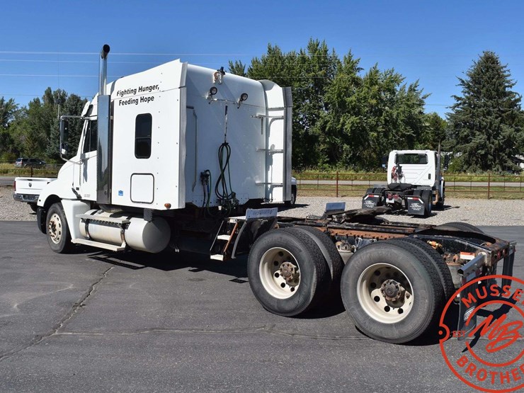2006-freightliner-columbia-120-image-4
