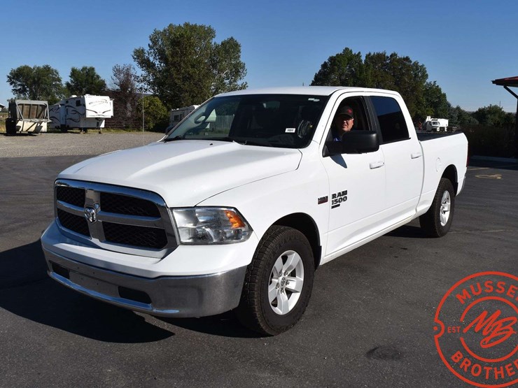2020-ram-1500-slt-image-1