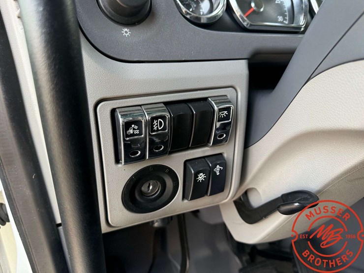 2015-peterbilt-579-image-36