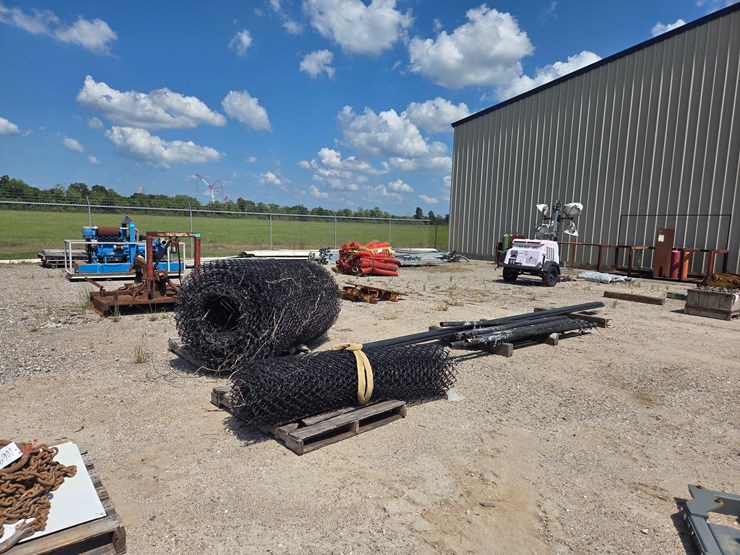 #1062-•-6'-black-vinyl-coated-chain-link-fence-image-1