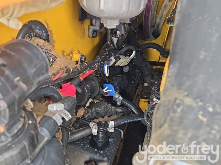2023-caterpillar-259d3-image-37