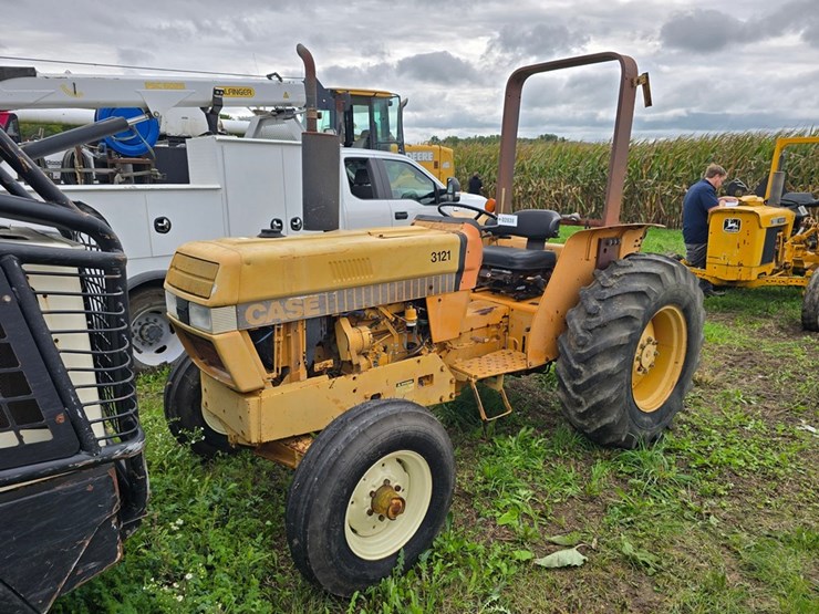 #2038-•-case-380b-tractor-image-1