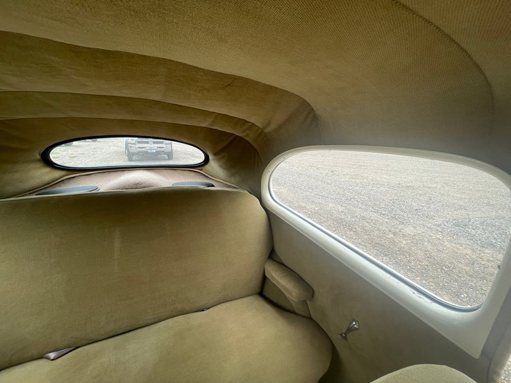 #9353-•-1946-ford-deluxe-sedan-(has-mn-title)-(princeton,-mn)-image-27