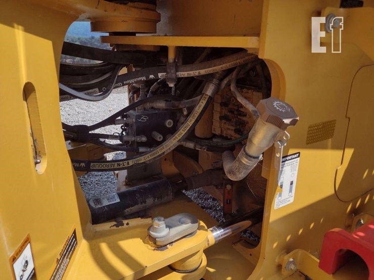 2017-deere-524kii-image-21
