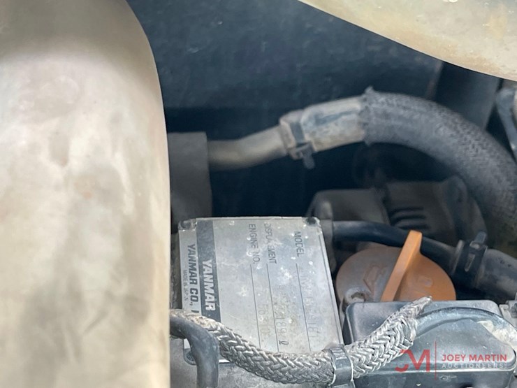 2019-takeuchi-tb240-mini-excavator-image-18
