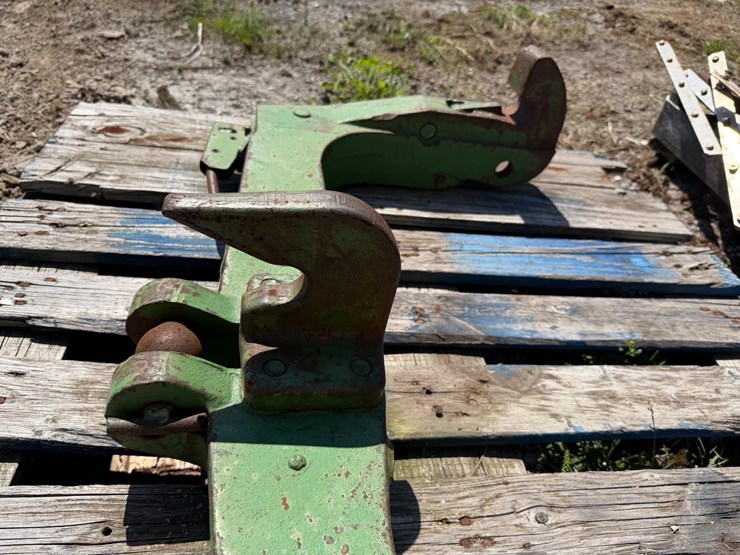 #2512-•-john-deere-three-point-quick-hitch-image-4