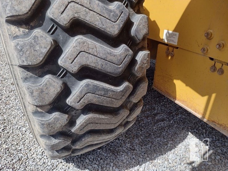 2019-deere-744kii-image-16