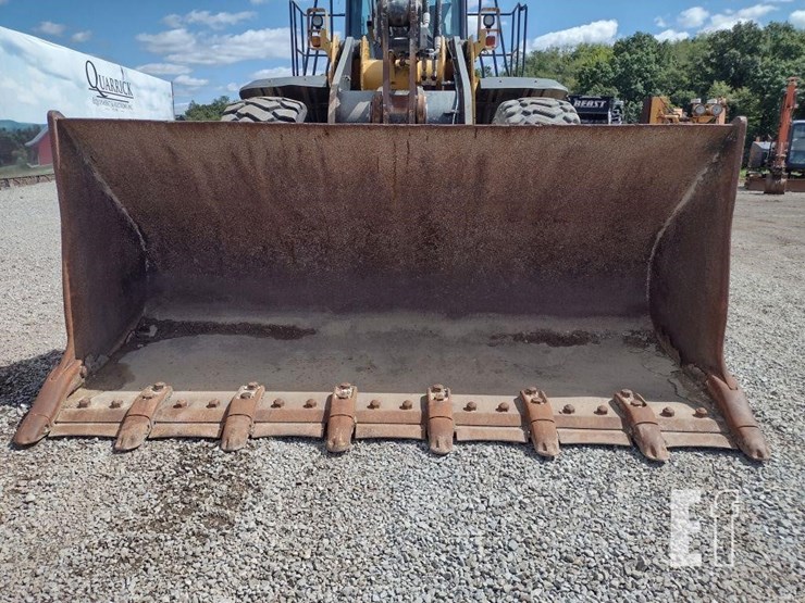 2019-deere-744kii-image-23