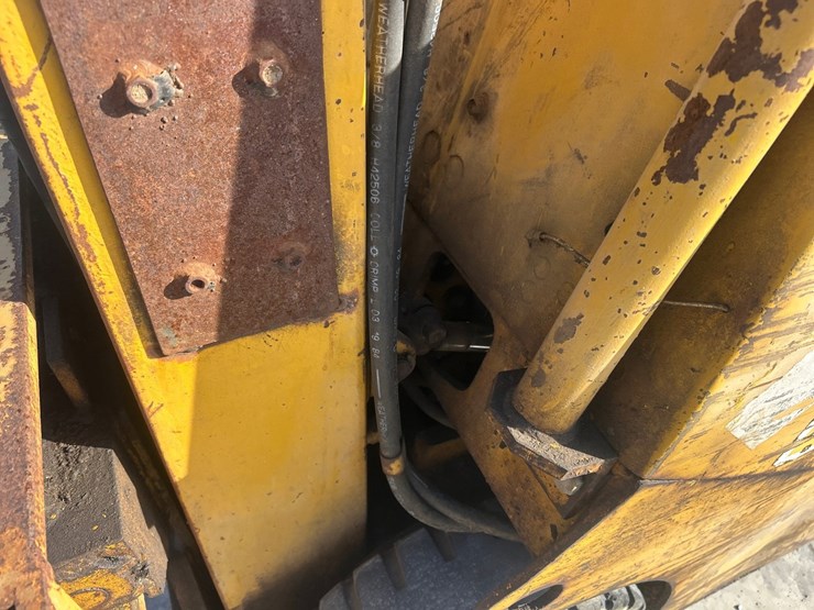 caterpillar-422s-image-19