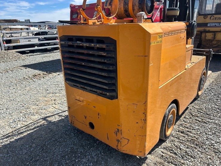 #5628-•-forklift-image-24