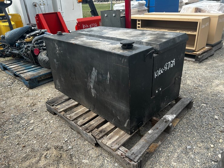 #87129-•-fuel-tank-and-tool-box-image-2