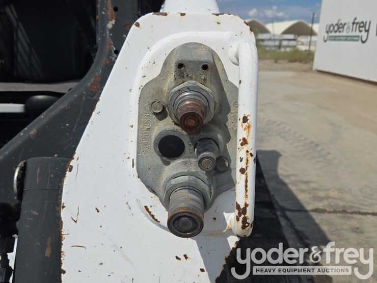 2016-bobcat-t590-image-24