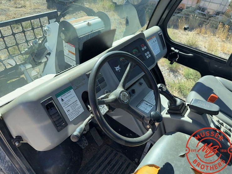 bobcat-5600-toolcat-image-23