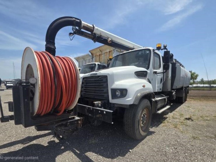 2013-freightliner-114sd-image-1
