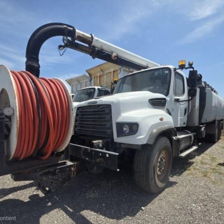 2013 FREIGHTLINER 114SD