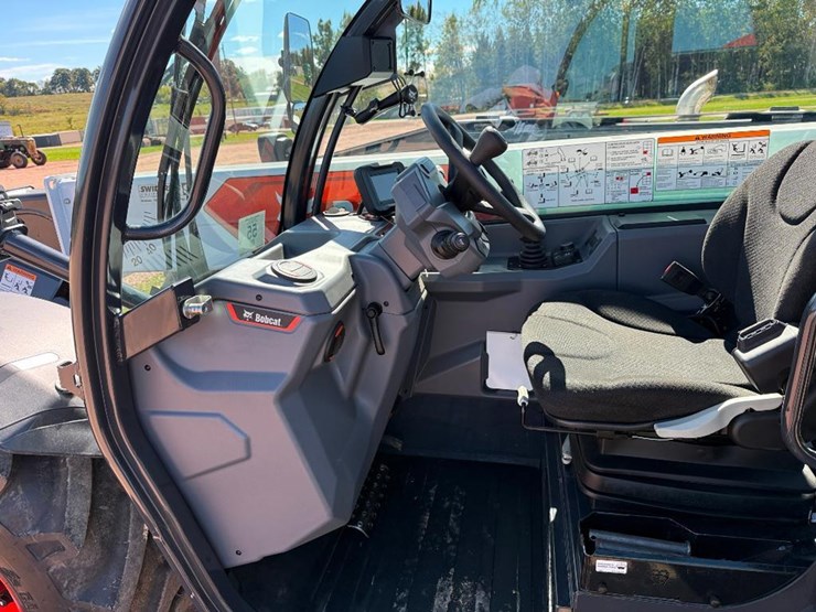 2021-bobcat-tl619-image-38