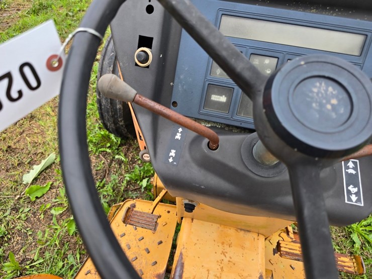 #2038-•-case-380b-tractor-image-21
