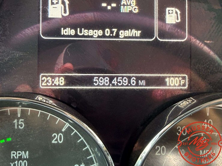 2015-peterbilt-579-image-45