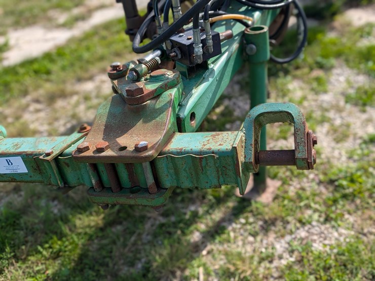 john-deere-2810-image-2