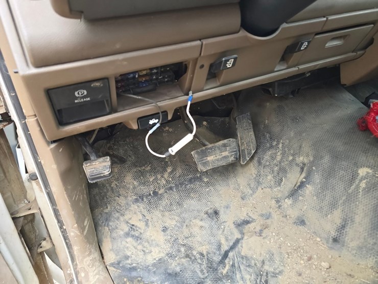 #2069-•-1993-chevrilet-3500-cheyanne-stake-body-truck-image-27