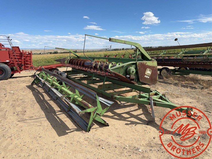 john-deere-224-image-3
