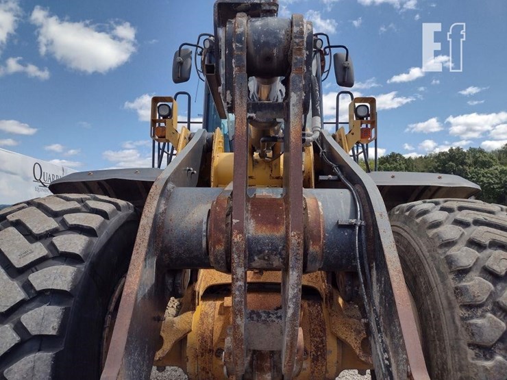 2019-deere-744kii-image-25