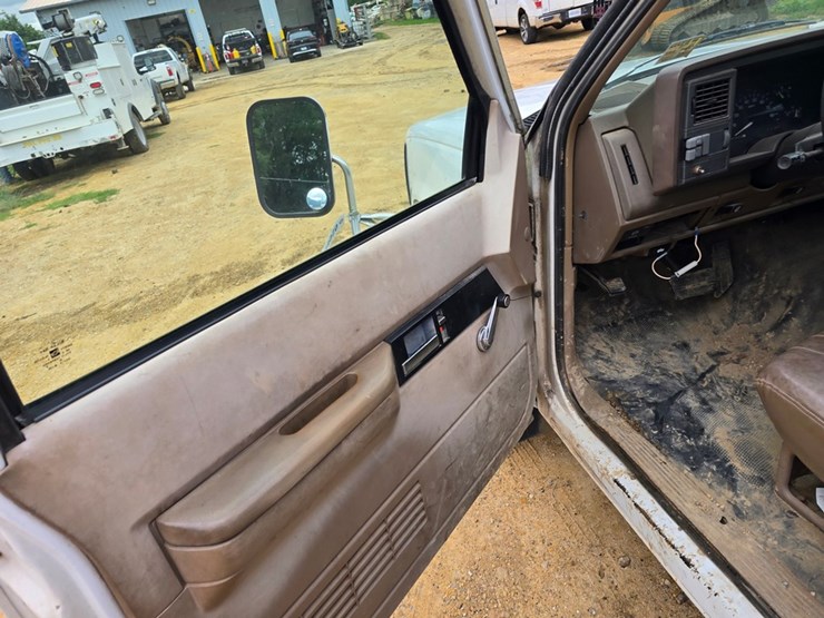 #2069-•-1993-chevrilet-3500-cheyanne-stake-body-truck-image-25