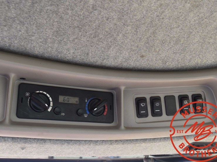 2010-new-holland-h8040-image-45