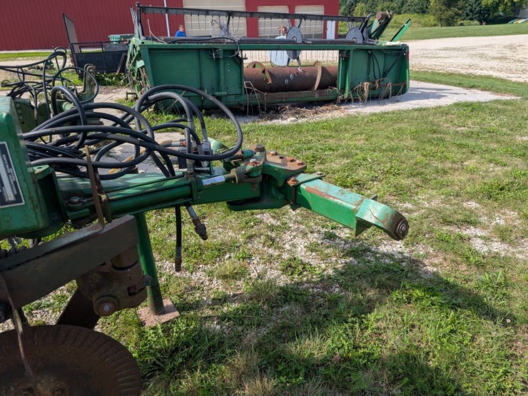 john-deere-2810-image-13