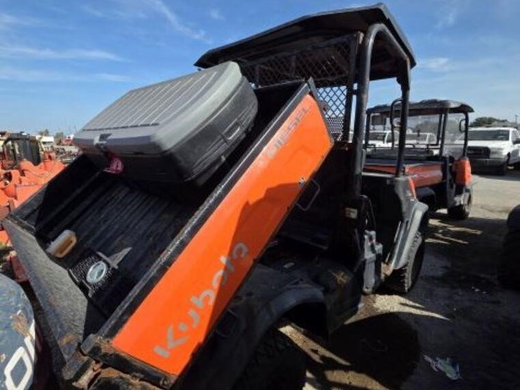 2023-kubota-rtvx900g-image-3