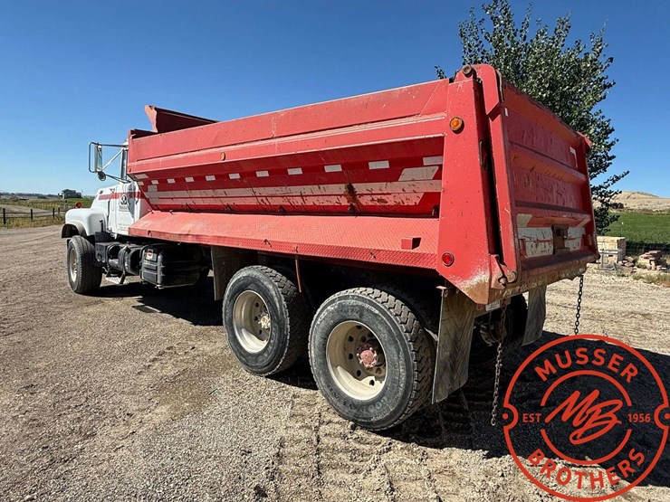 1979-mack-valueliner-image-4