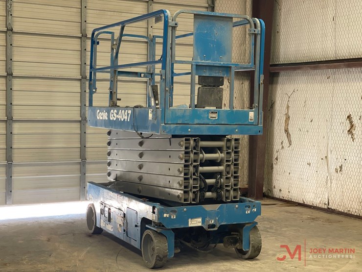 2019-genie-gs-4047-electric-scissor-lift-image-1