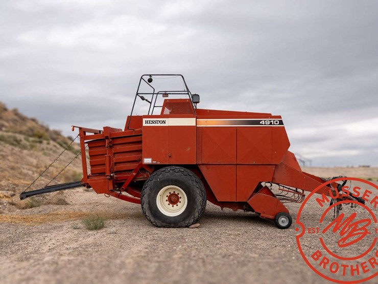 hesston-4910-image-2