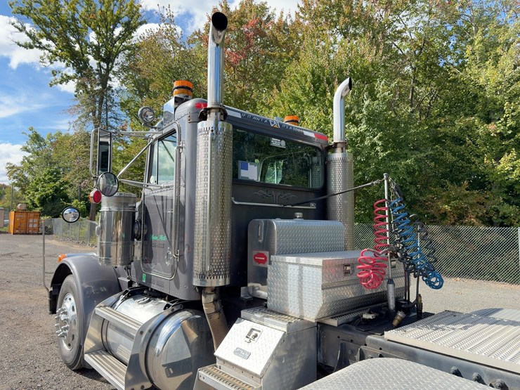 1996-peterbilt-379-image-25