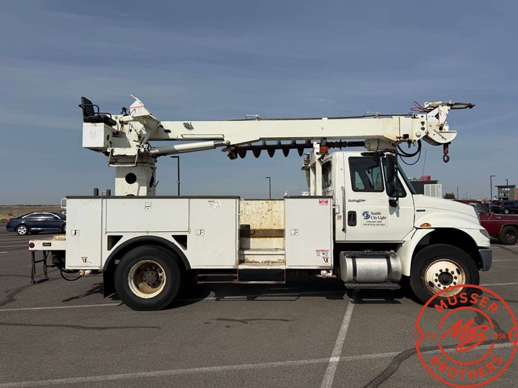 2011-international-durastar-4300-image-8